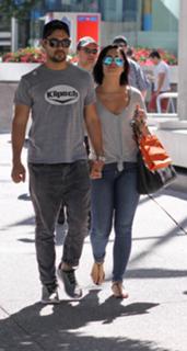 Demi Lovato feet photo thumbnail