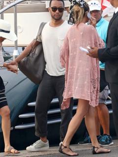 Chrissy Teigen feet photo thumbnail