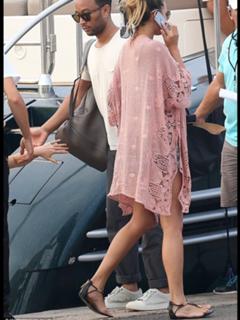 Chrissy Teigen feet photo thumbnail