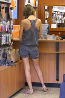 Alessandra Ambrosio feet photo thumbnail