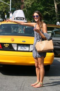 Alessandra Ambrosio feet photo thumbnail