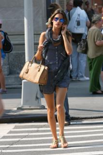 Alessandra Ambrosio feet photo thumbnail