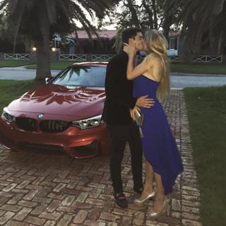 Lele Pons feet photo 3