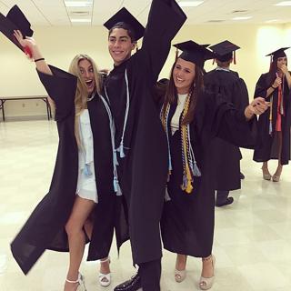 Lele Pons feet photo thumbnail