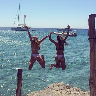Lele Pons feet photo thumbnail