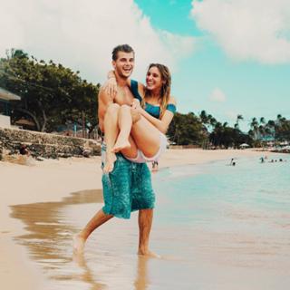 Lele Pons feet photo thumbnail