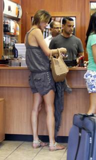 Alessandra Ambrosio feet photo thumbnail