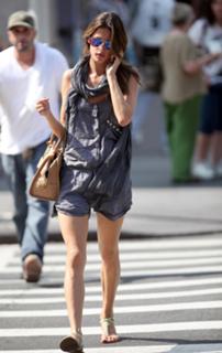Alessandra Ambrosio feet photo thumbnail