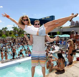 AnnaLynne McCord feet photo thumbnail
