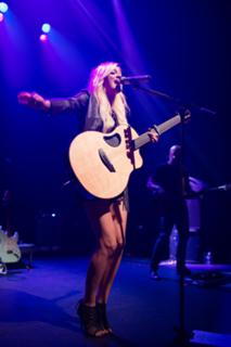 Kelsea Ballerini feet photo thumbnail