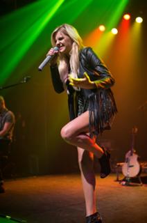 Kelsea Ballerini feet photo thumbnail