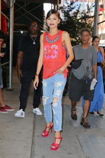 Zendaya feet photo thumbnail
