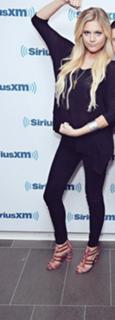 Kelsea Ballerini feet photo thumbnail