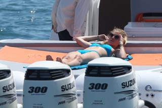 Doutzen Kroes feet photo thumbnail