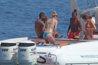 Doutzen Kroes feet photo thumbnail