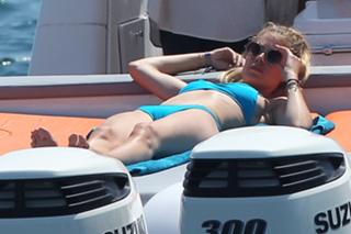 Doutzen Kroes feet photo thumbnail