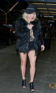 Kesha feet photo thumbnail