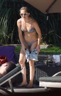 Kate Hudson feet photo thumbnail