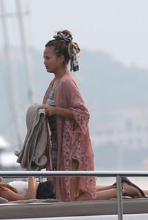 Chrissy Teigen feet photo thumbnail