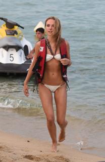 Kimberley Garner feet photo thumbnail