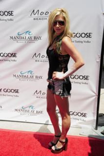 Kesha feet photo thumbnail