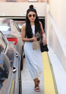 Vanessa Hudgens feet photo thumbnail