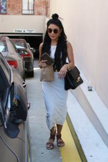 Vanessa Hudgens feet photo thumbnail