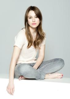 Blanca Suárez feet photo thumbnail