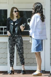 Emma Stone feet photo thumbnail