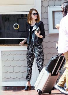 Emma Stone feet photo thumbnail