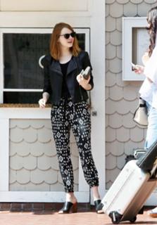 Emma Stone feet photo thumbnail