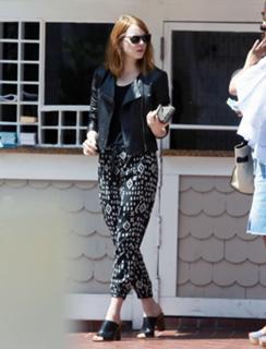 Emma Stone feet photo thumbnail