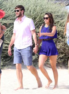 Nina Dobrev feet photo thumbnail