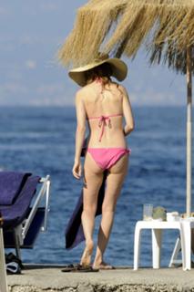Heather Graham feet photo thumbnail