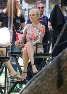 Nicole Richie feet photo thumbnail