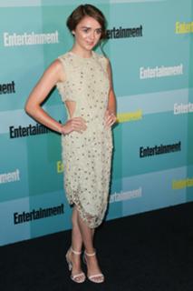 Maisie Williams feet photo thumbnail