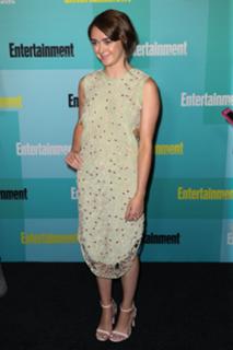 Maisie Williams feet photo thumbnail
