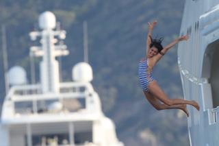 Nina Dobrev feet photo thumbnail