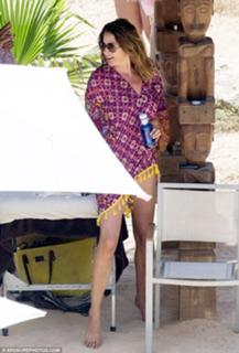 Lisa Snowdon feet photo thumbnail