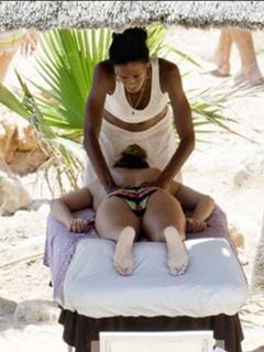 Lisa Snowdon feet photo thumbnail