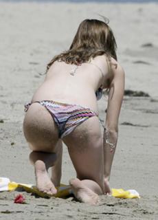 Mischa Barton feet photo thumbnail