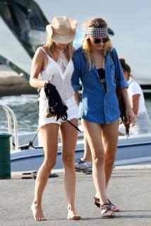 Kimberley Garner feet photo thumbnail