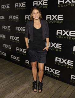 Nikki Reed feet photo thumbnail