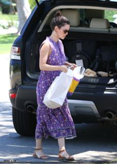 Rachel Bilson feet photo thumbnail