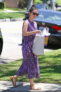 Rachel Bilson feet photo thumbnail