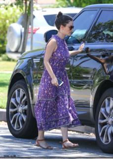 Rachel Bilson feet photo thumbnail