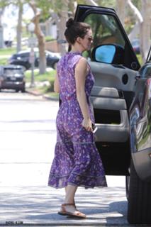 Rachel Bilson feet photo thumbnail