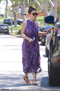 Rachel Bilson feet photo thumbnail