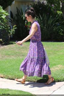 Rachel Bilson feet photo thumbnail