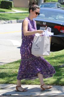 Rachel Bilson feet photo thumbnail